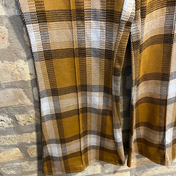 Retro-Chic Plaid Flare Pants - Forever 21 (Size Medium) - Picture 3 of 5